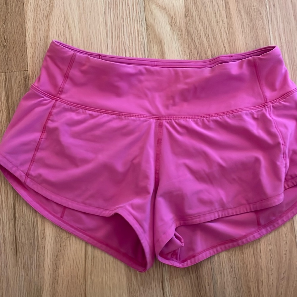 Lululemon hottie hot 2.5 inch athletic shorts in hot pink size 2